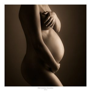 Fine Art Nude Photographer Vienna - Pregnant Woman Holding Stomach
